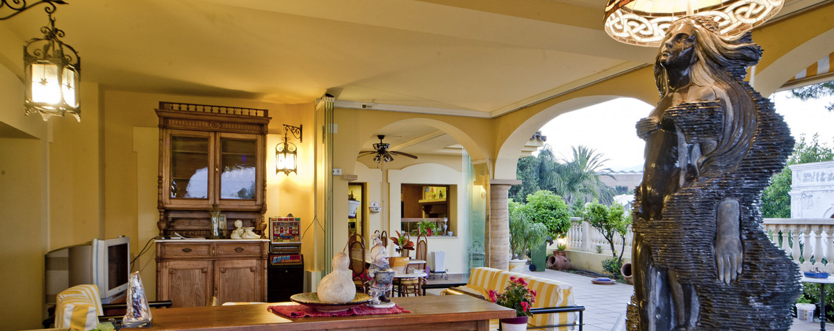 6 Bedroom Villa for Sale in Nueva Andalucía — 4