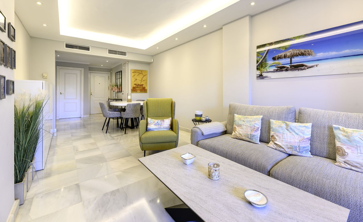 3 Bedroom Apartment for Sale in Estepona — 3