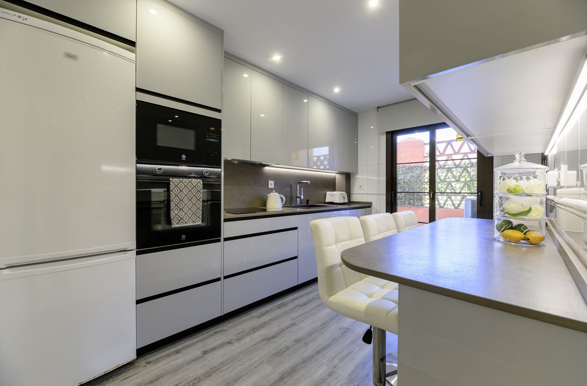 3 Bedroom Apartment for Sale in Estepona — 6