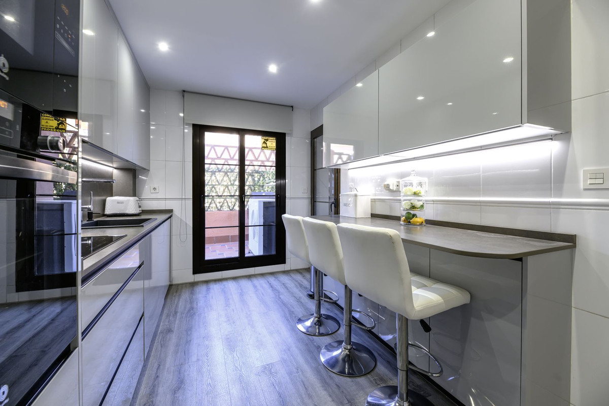 3 Bedroom Apartment for Sale in Estepona — 7