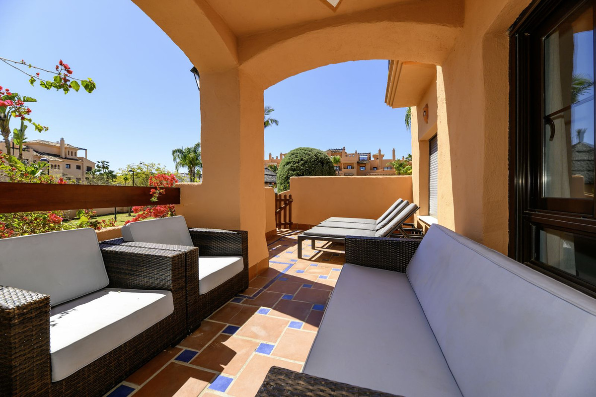 3 Bedroom Apartment for Sale in Estepona — 8