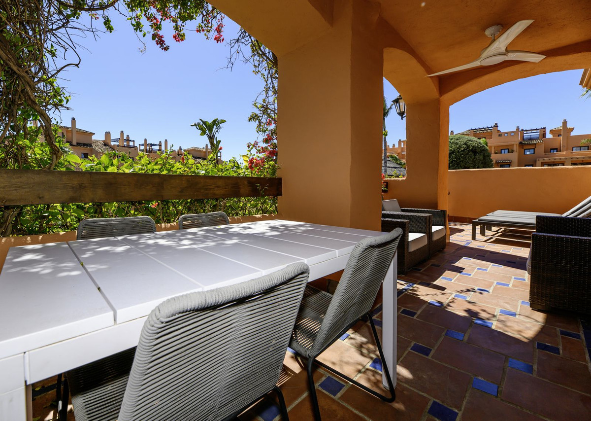 3 Bedroom Apartment for Sale in Estepona — view 10