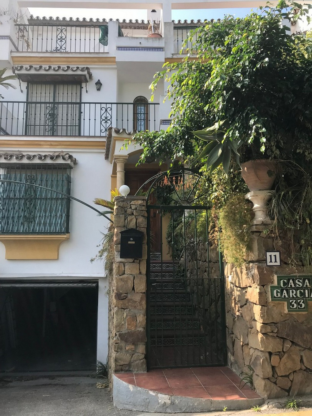 5 Bedroom Villa for Sale in Estepona