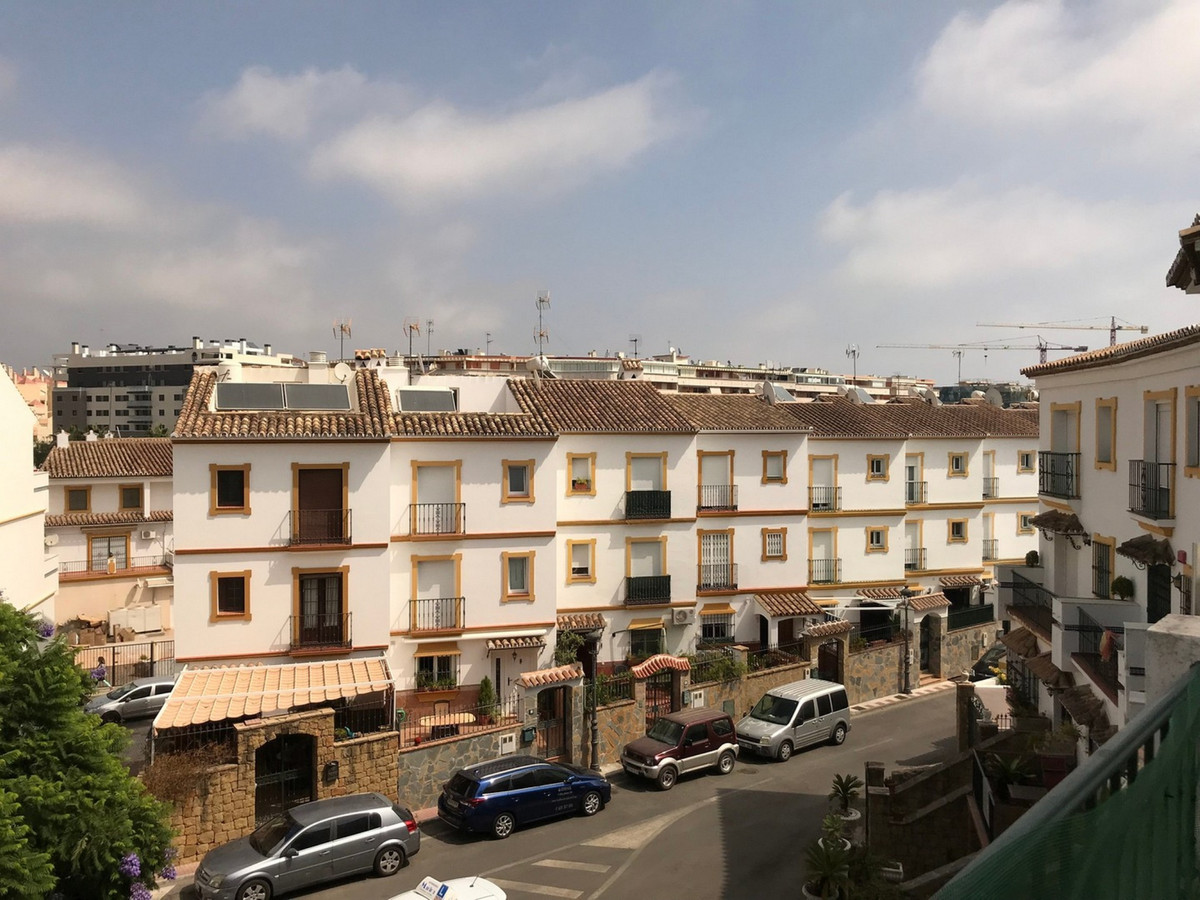 5 Bedroom Villa for Sale in Estepona — 2