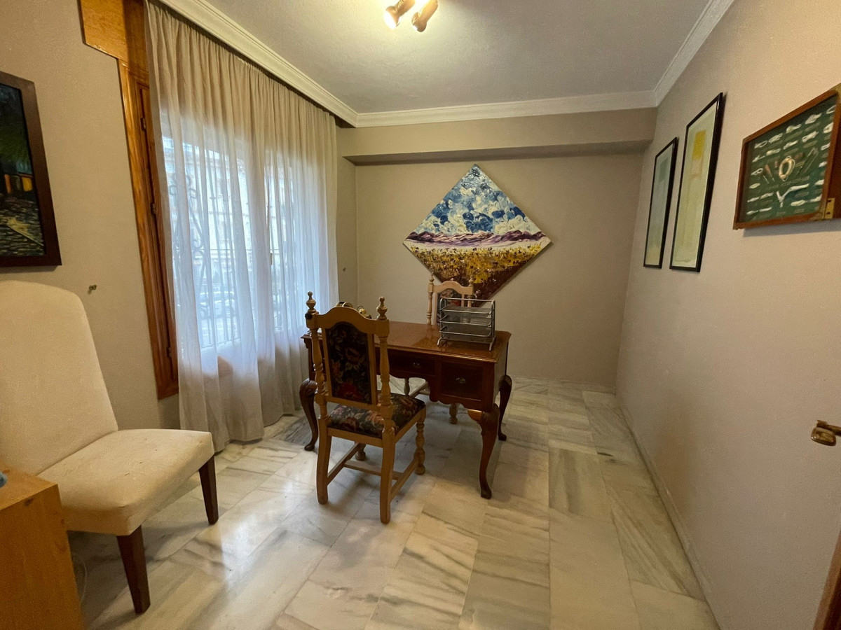 5 Bedroom Villa for Sale in Estepona — 4