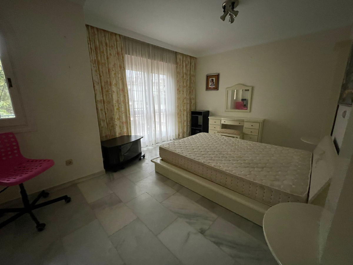 5 Bedroom Villa for Sale in Estepona — 8