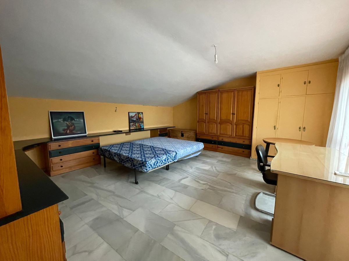 5 Bedroom Villa for Sale in Estepona — view 10