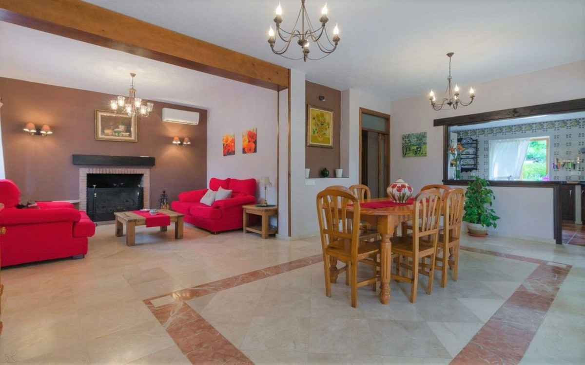 4 Bedroom Villa for Sale in Estepona — 5