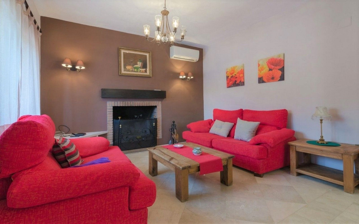 4 Bedroom Villa for Sale in Estepona — 7