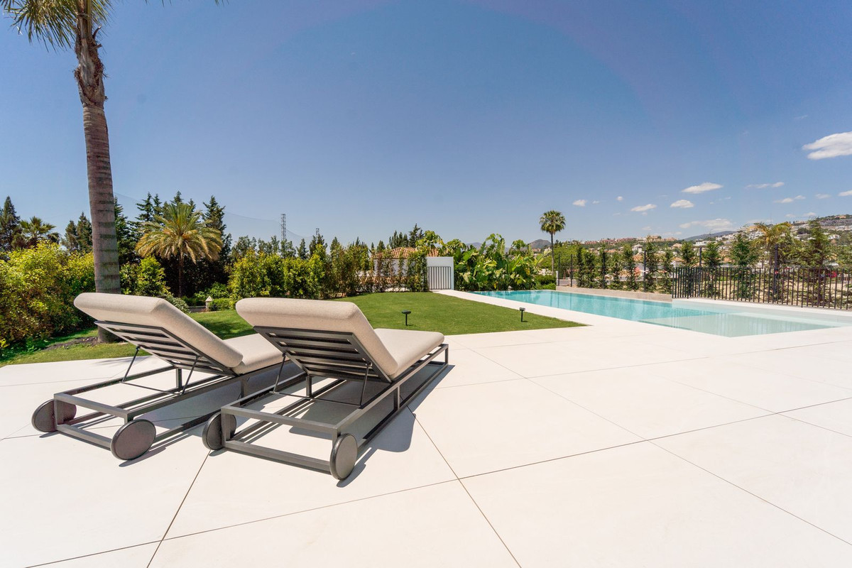5 Bedroom Villa for Sale in Nueva Andalucía — 3