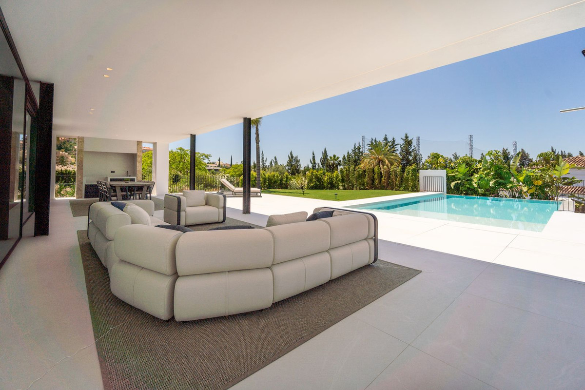 5 Bedroom Villa for Sale in Nueva Andalucía — 4
