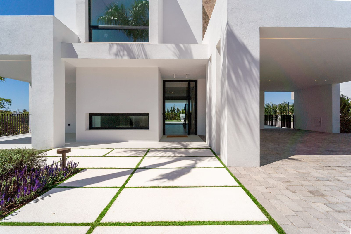 5 Bedroom Villa for Sale in Nueva Andalucía — 6