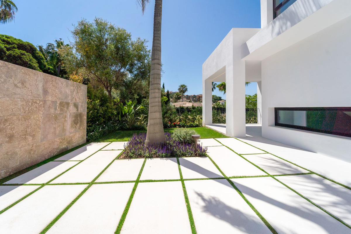 5 Bedroom Villa for Sale in Nueva Andalucía — 7