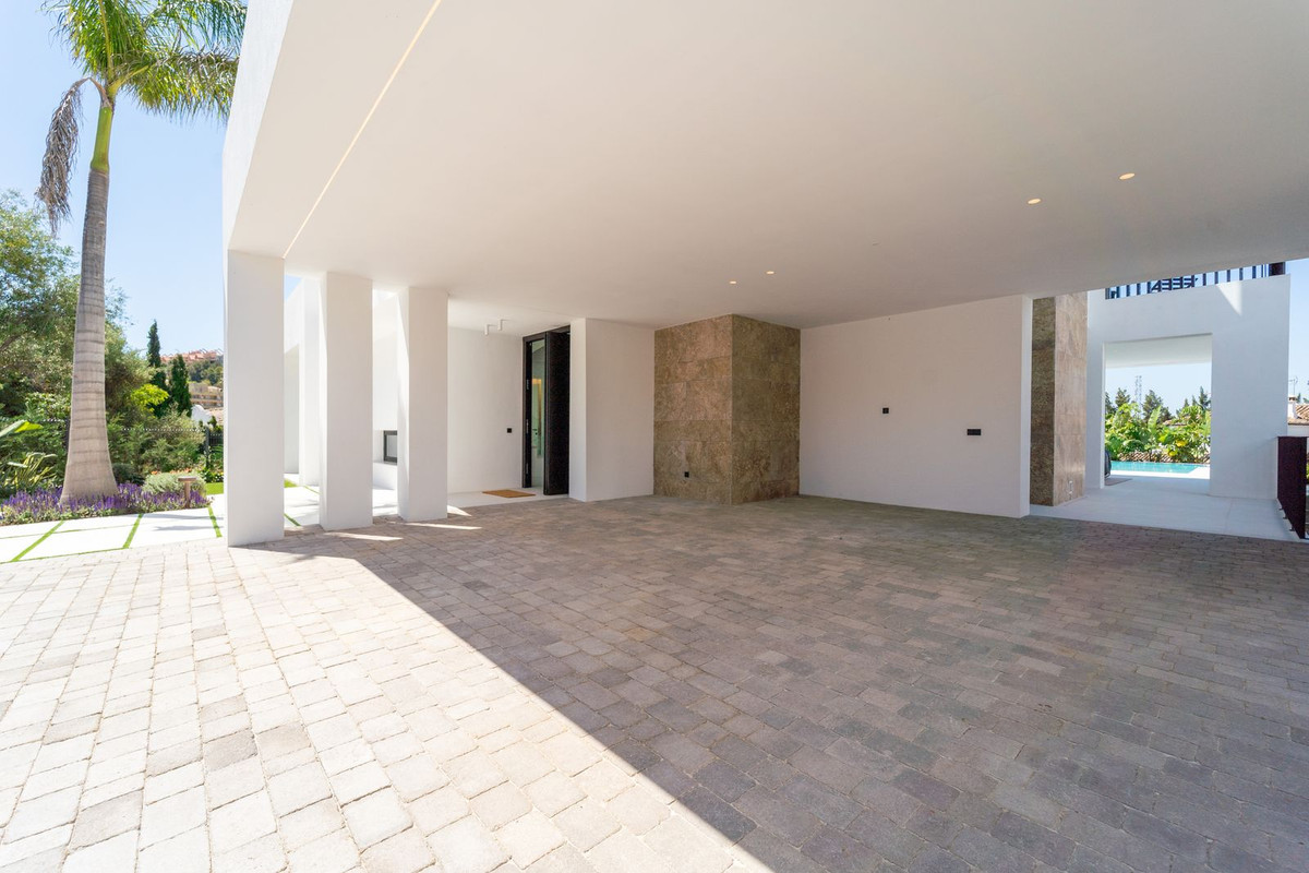 5 Bedroom Villa for Sale in Nueva Andalucía — 8