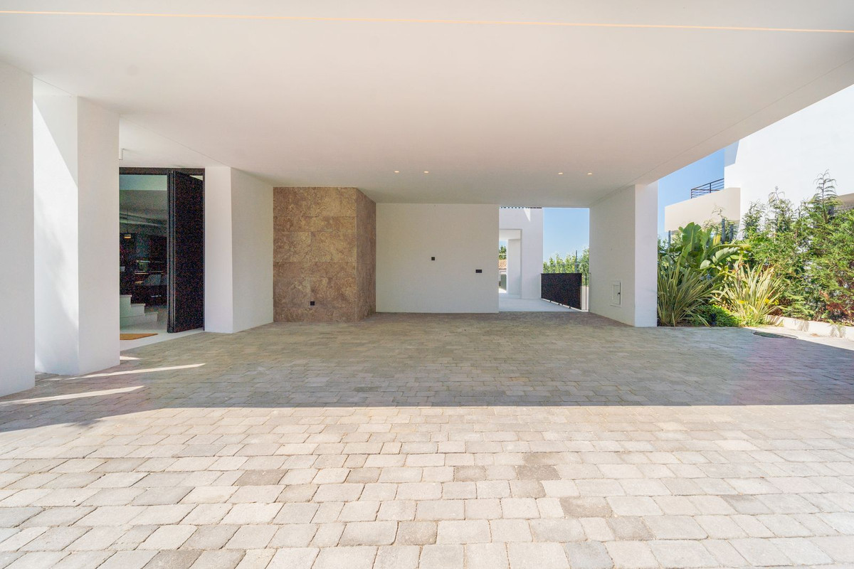 5 Bedroom Villa for Sale in Nueva Andalucía — 9