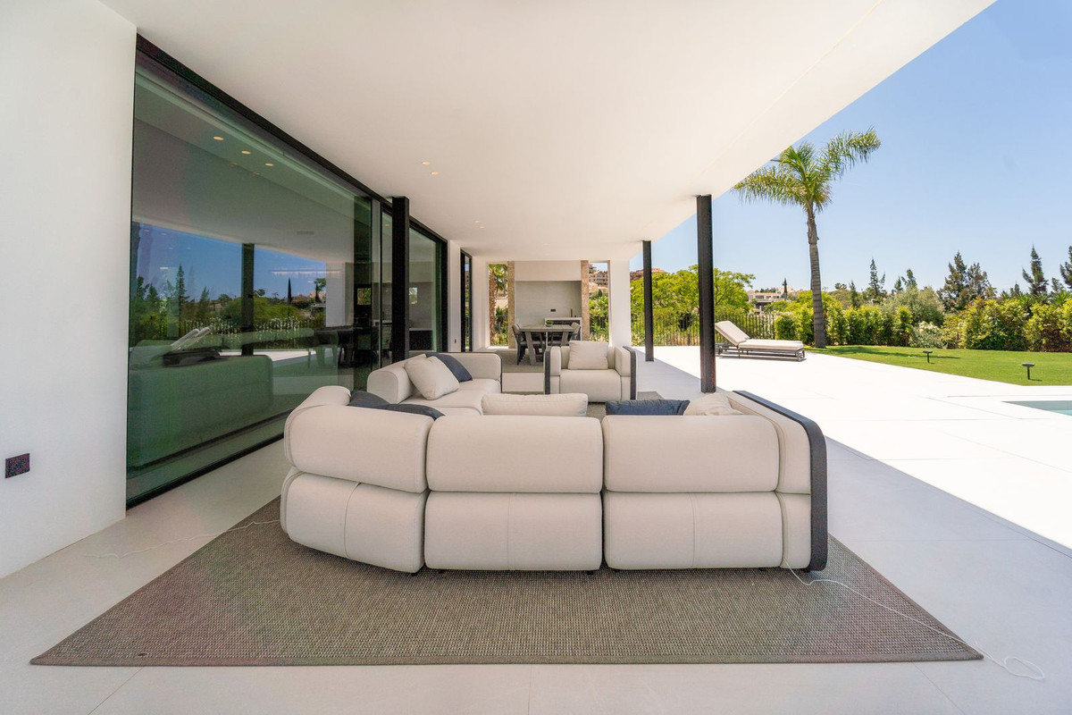 5 Bedroom Villa for Sale in Nueva Andalucía — view 10
