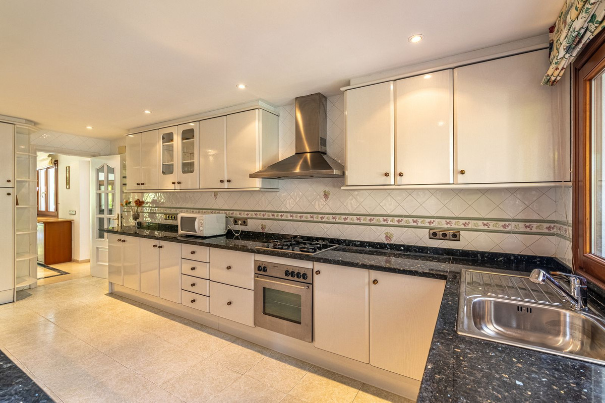 5 Bedroom Villa for Sale in New Golden Mile — 4