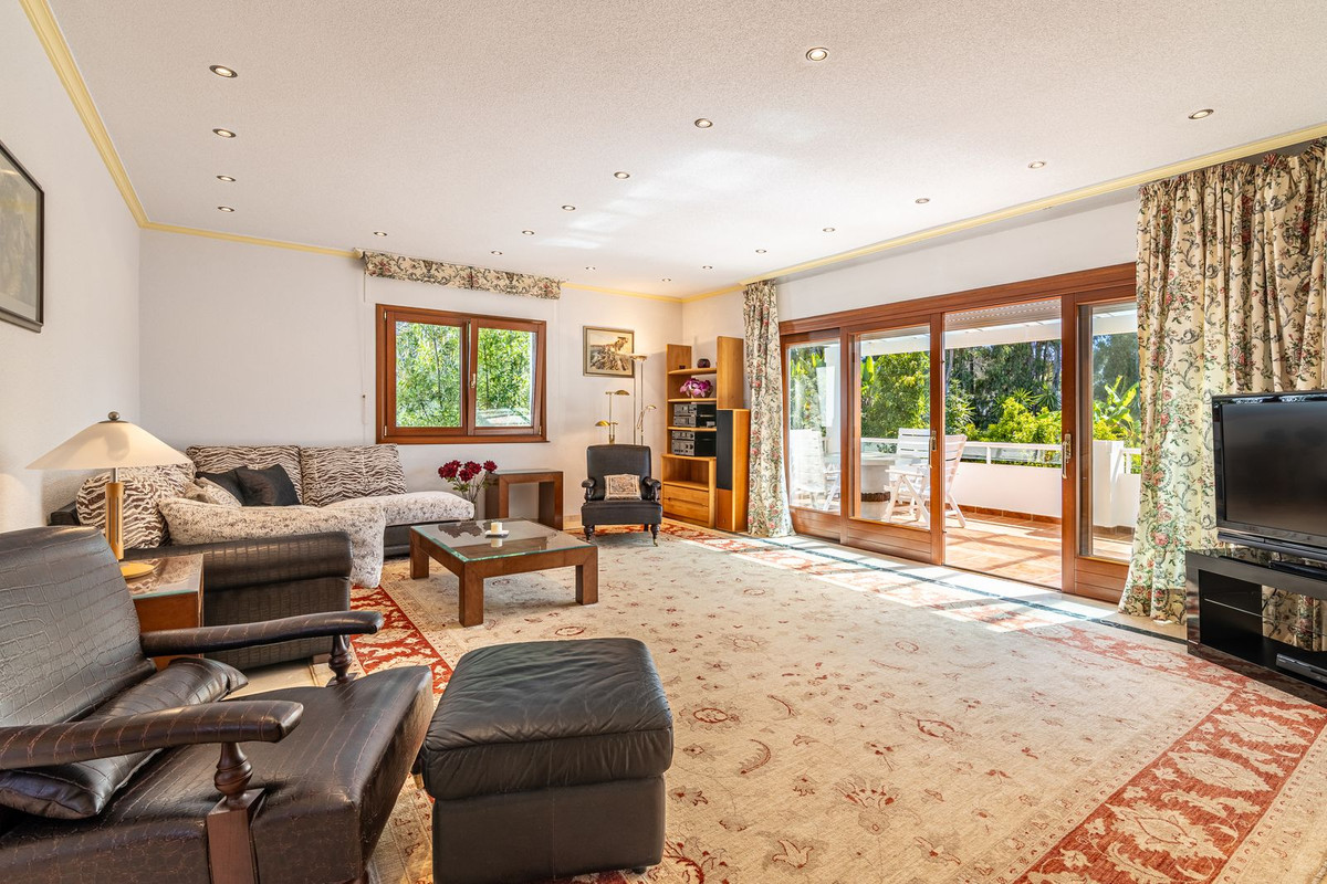5 Bedroom Villa for Sale in New Golden Mile — view 10