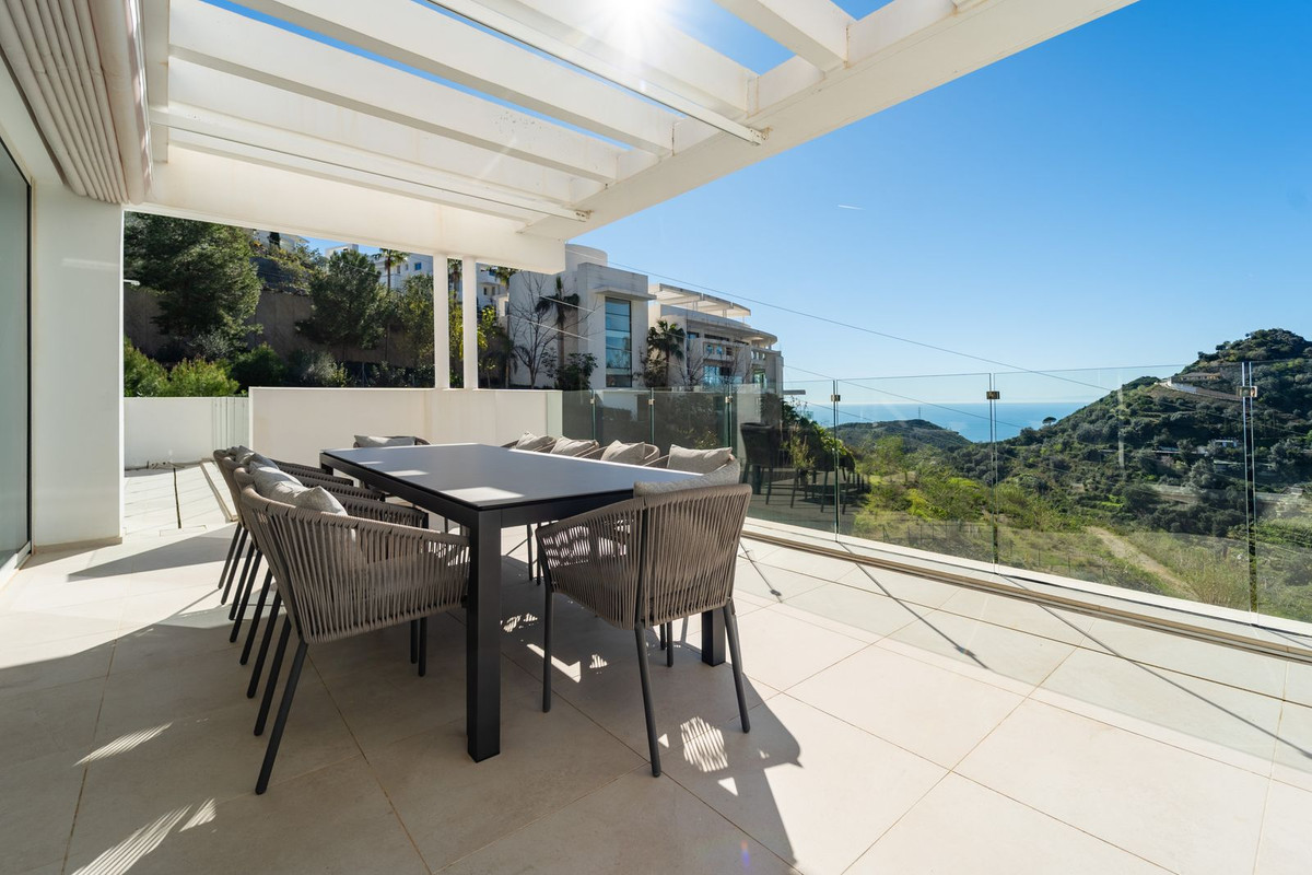3 Bedroom Apartment for Sale in Marbella — 3