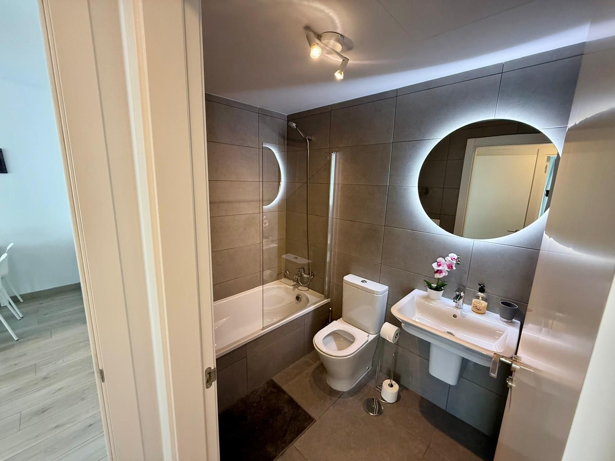 2 Bedroom Apartment for Sale in Estepona — 7
